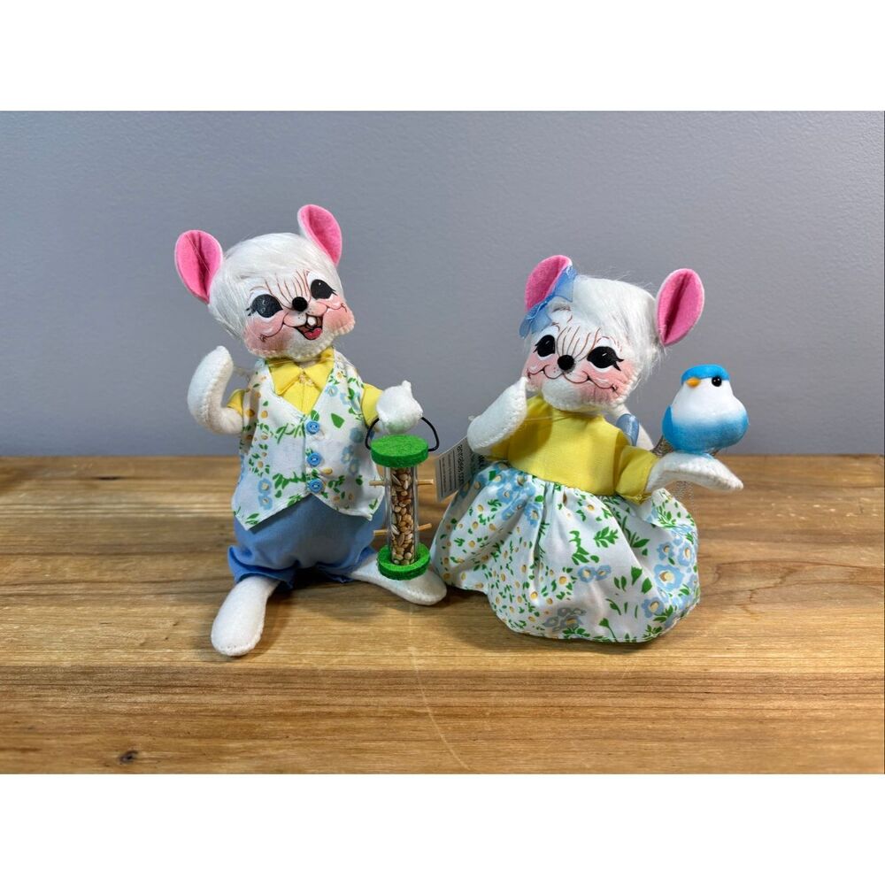 Annalee 6” spring mouse boy with bird feeder girl with blue bird